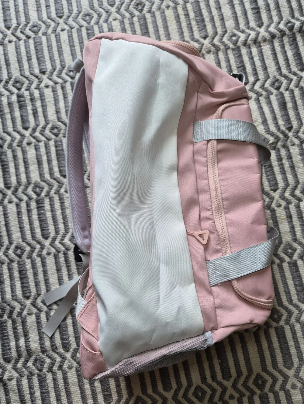N/A pink gray